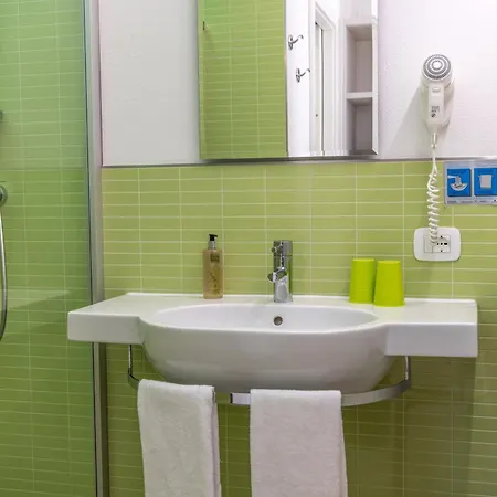 Отель Augusta 3*