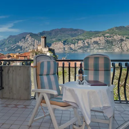 Augusta Ξενοδοχείο 3*