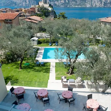 ホテル Augusta マルチェージネ