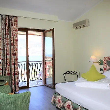 Augusta 3*